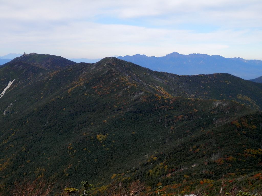 北奥千丈岳より、金峰山（左）と八ヶ岳を望む