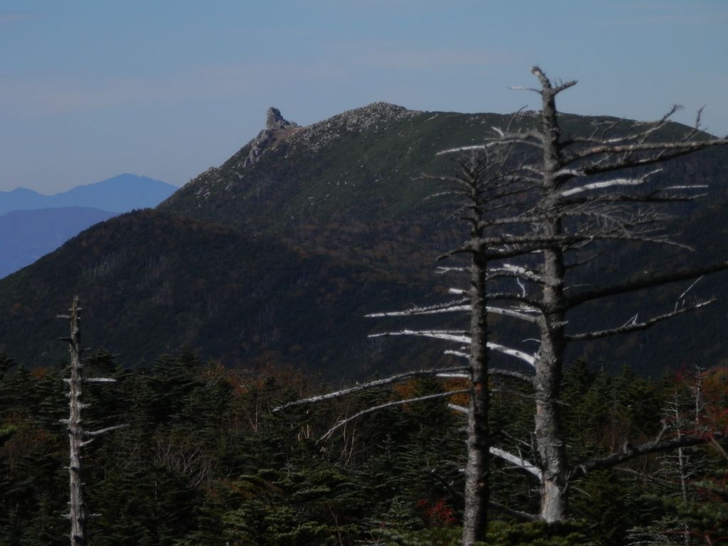 金峰山とその五丈岩を望む