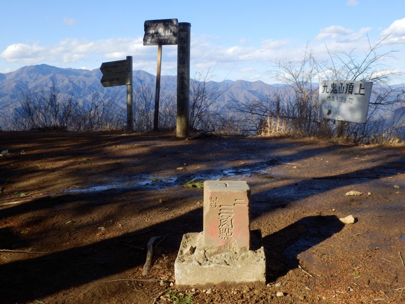 九鬼山頂の二等三角点