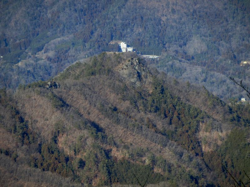 御前岩にズームイン