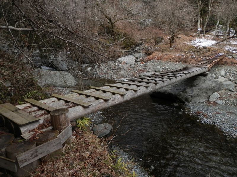 四十八瀬川に架かる貴重な橋