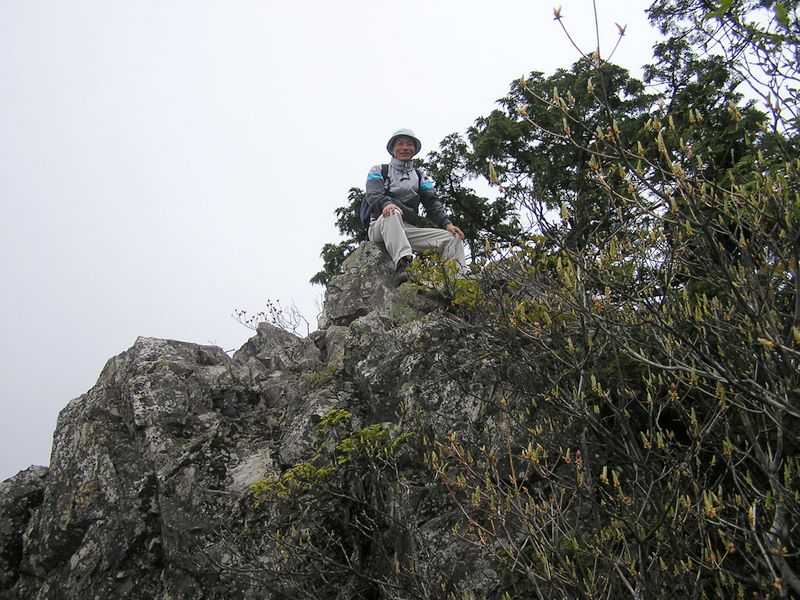 黒川鶏冠山 -- 山頂にて