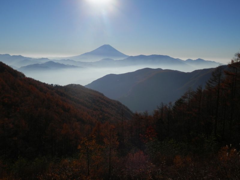 櫛形山 -- 平日の駐車場から富士山を望む