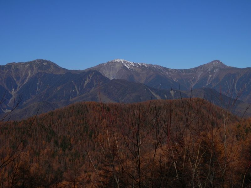 櫛形山 -- 白根三山を望む