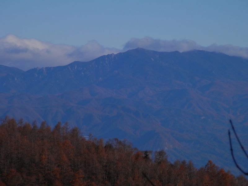 櫛形山 -- 中央は金峰山か？