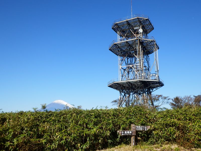 丸岳山頂の電波塔