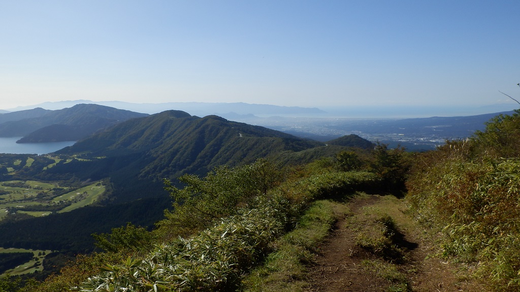 伊豆半島と駿河湾を望む