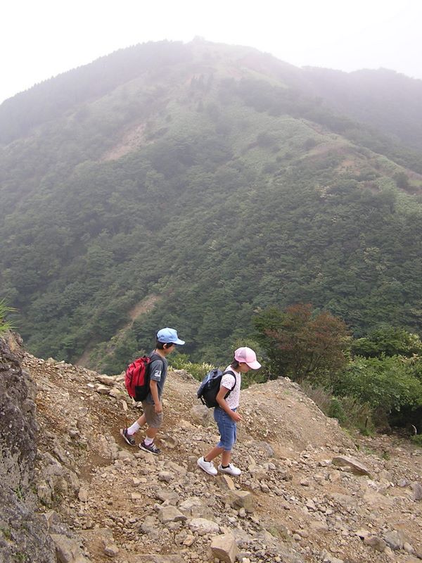 丹沢表尾根 -- ザレ場は慎重に