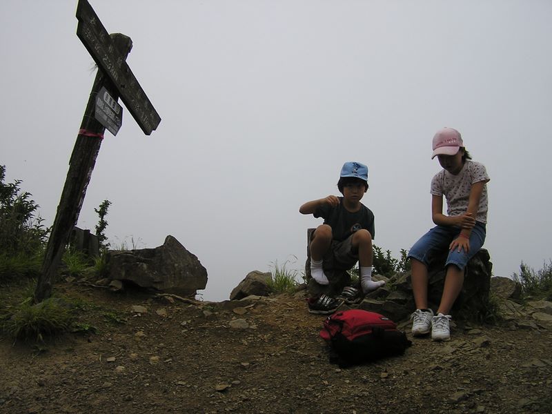 丹沢表尾根 -- 行者岳山頂で