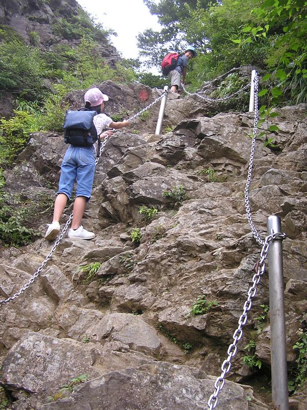 丹沢表尾根 -- なお続く行者岳の鎖場