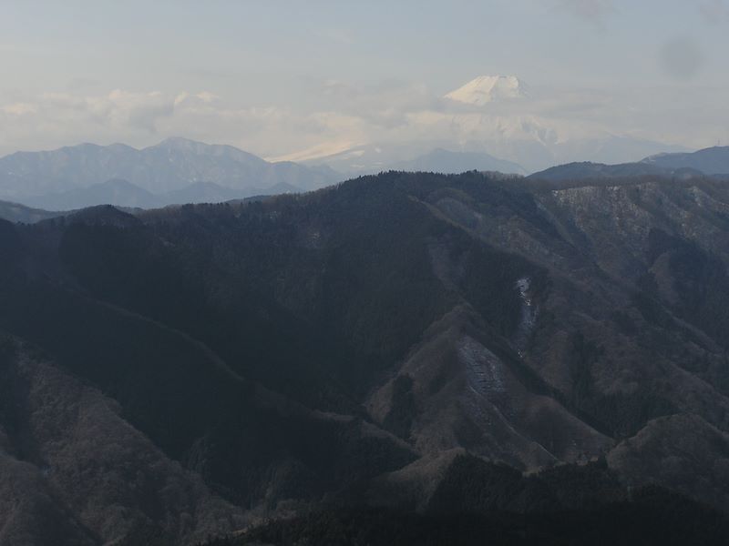 馬頭刈尾根 -- 富士山が辛うじて撮影できた