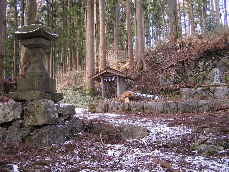馬頭刈尾根 -- 高明神社跡