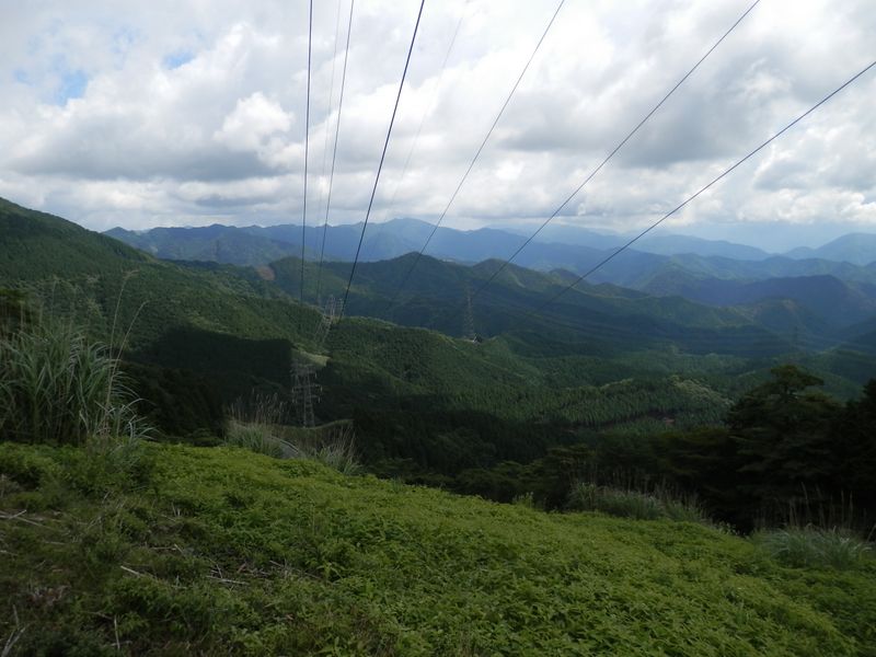 三国山稜より、甲相国境尾根方面を望む