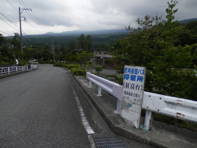 小山町の無料巡回バスを待つ