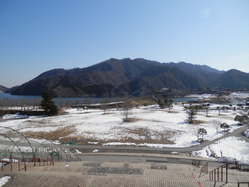 宮ヶ瀬湖畔けやき広場