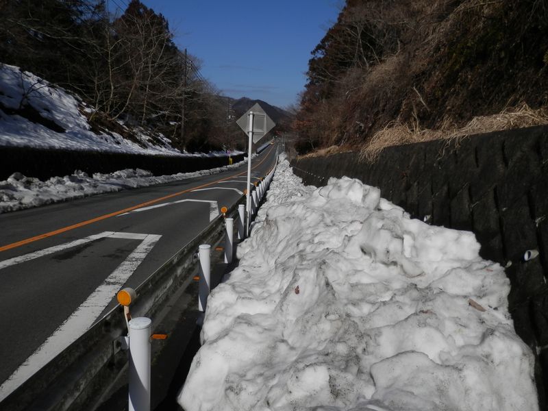 これじゃ歩道を歩けない