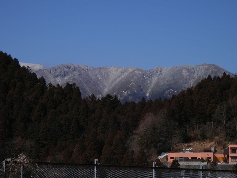 虹の大橋から、焼山を望む