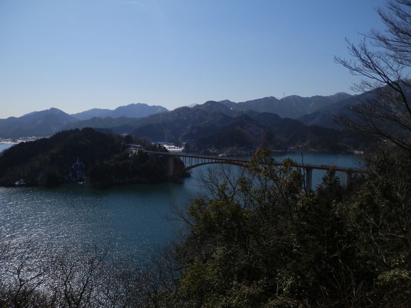 「森の展望台」より、宮ヶ瀬方面を望む