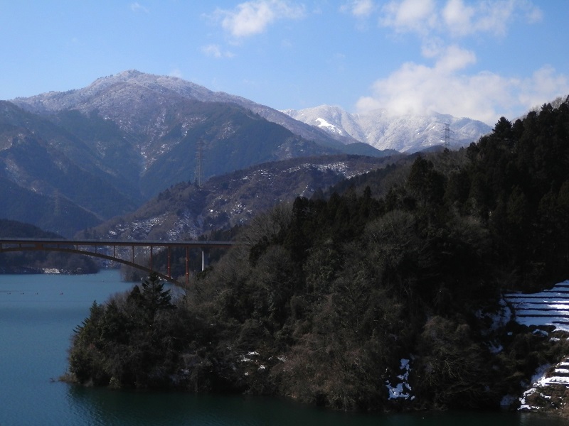 鳥居原園地より、駆け上る白馬を望む