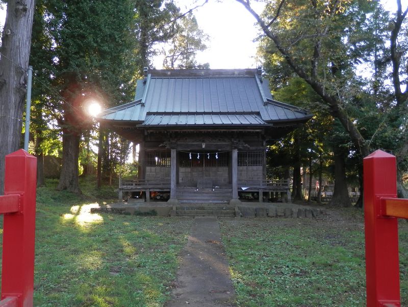 参道を通って、日連神社へ
