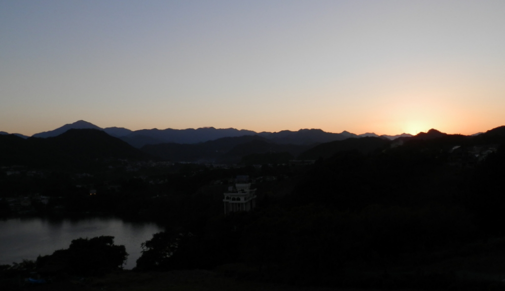 よく見たら、富士山の頭が