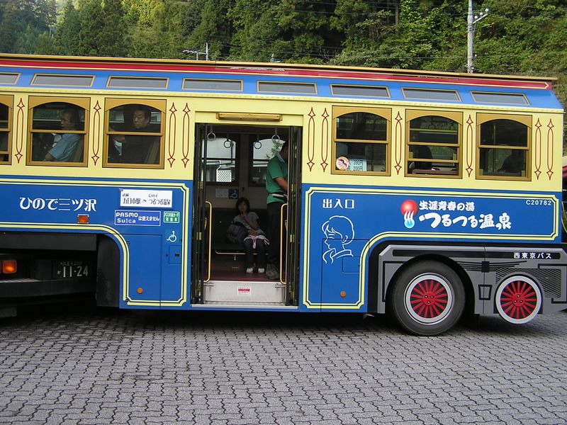 御岳山・日の出山 -- ひと風呂浴びて、トレーラーバスに
