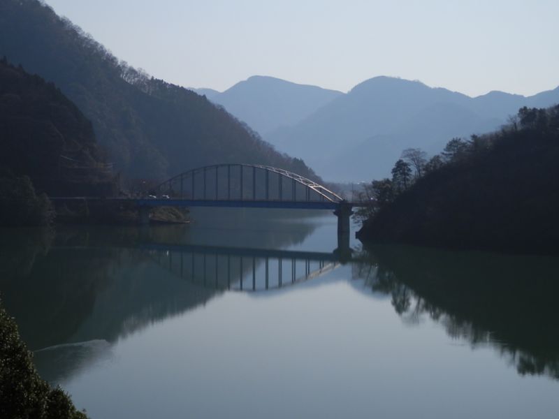 丹沢湖と世附大橋