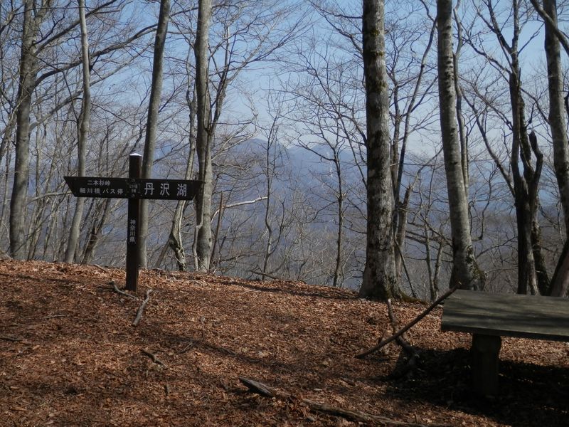 権現山の休憩所