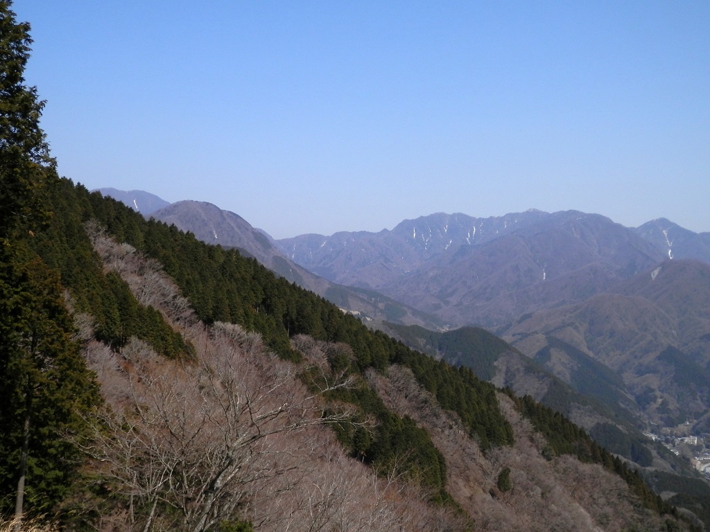 崩落地より、大室山から同角ノ頭までを望む