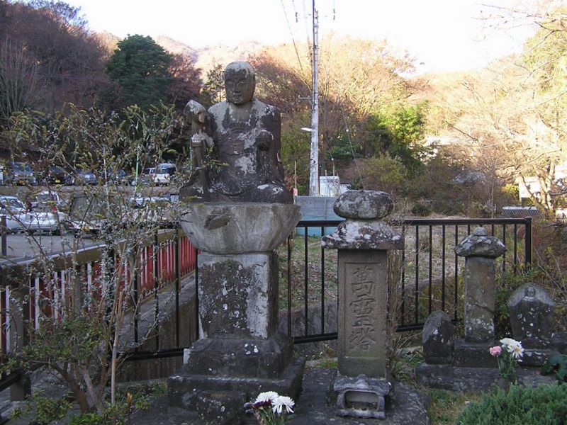 三峰山 -- 下を見つめられるのは、虚空蔵様か。