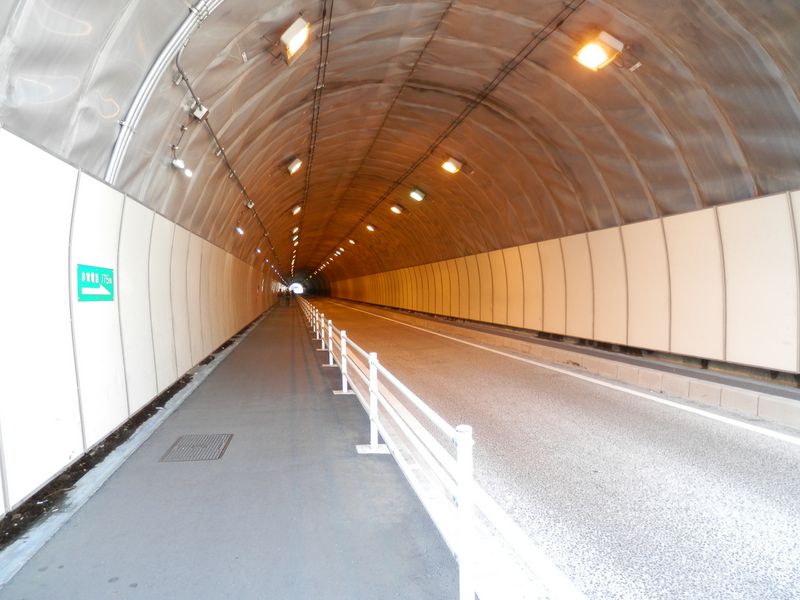 桜山トンネル内