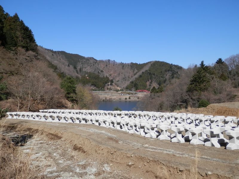 この大きなコンクリート部品は、何に使うのだろう？