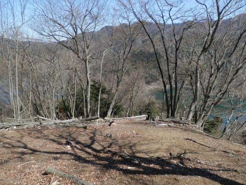 下りの場合、ここを直進せずに、左折する