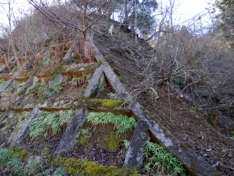 10号橋 -- 擁壁の左を下りた