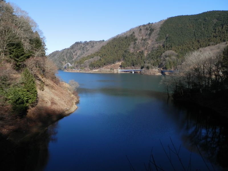 10号橋より宮ヶ瀬湖を望む