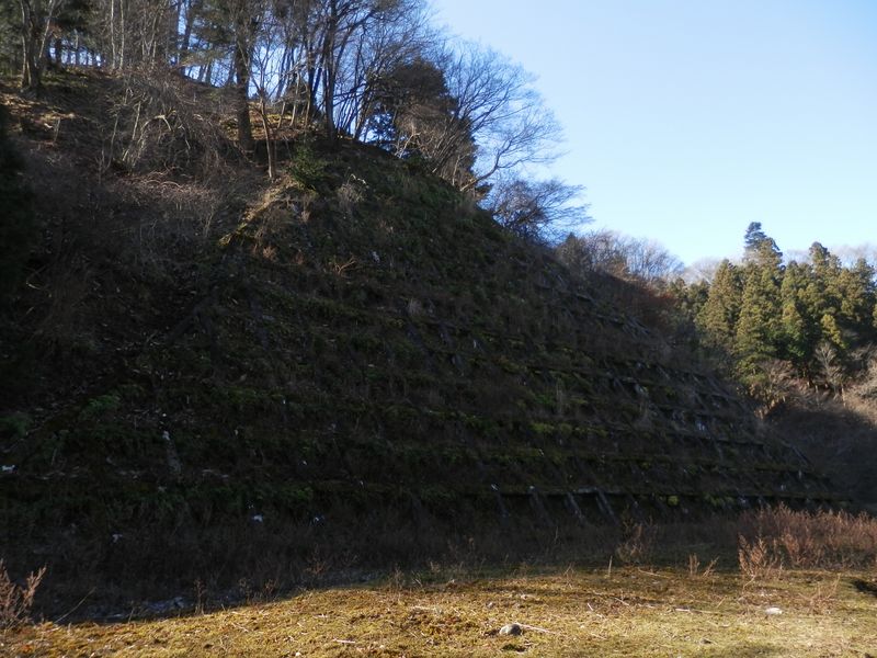 10号橋の西の擁壁