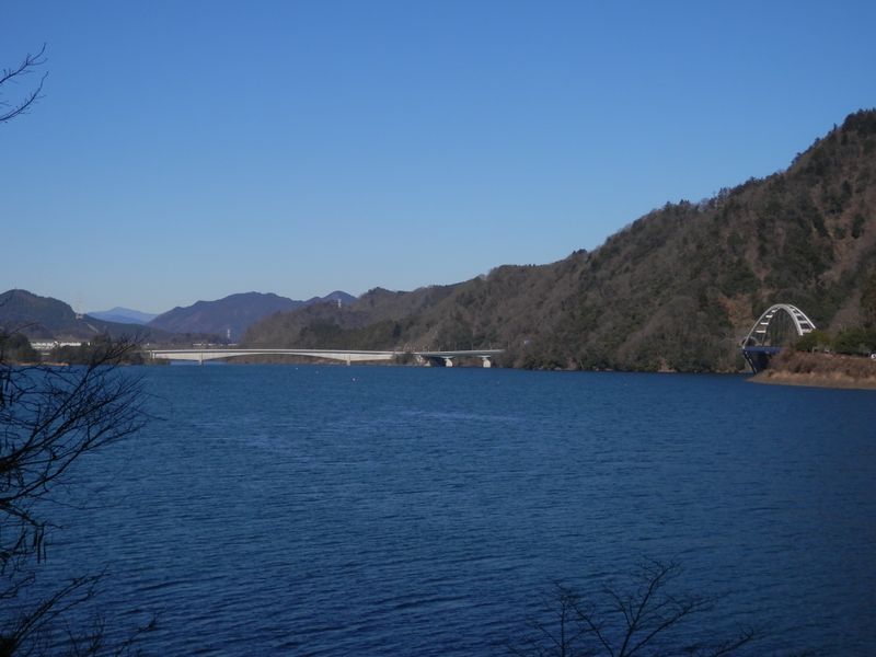 10号橋西の突端より、やまびこ大橋と大棚沢橋を望む