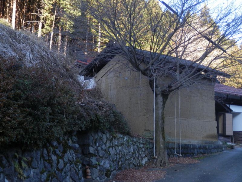 石垣、ブランコ、土壁（綱子にて）