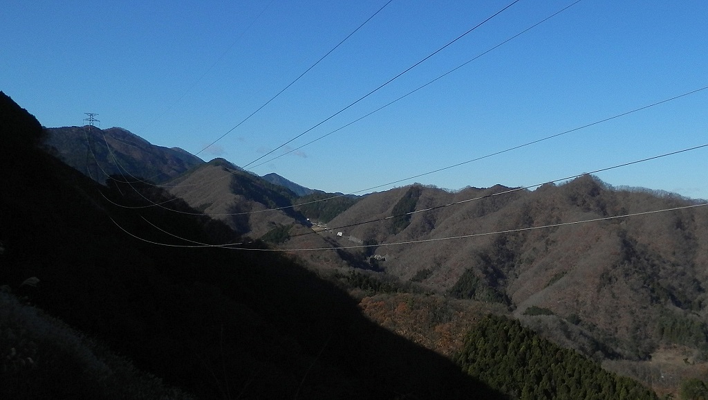 356号鉄塔より、西に355号鉄塔を望む