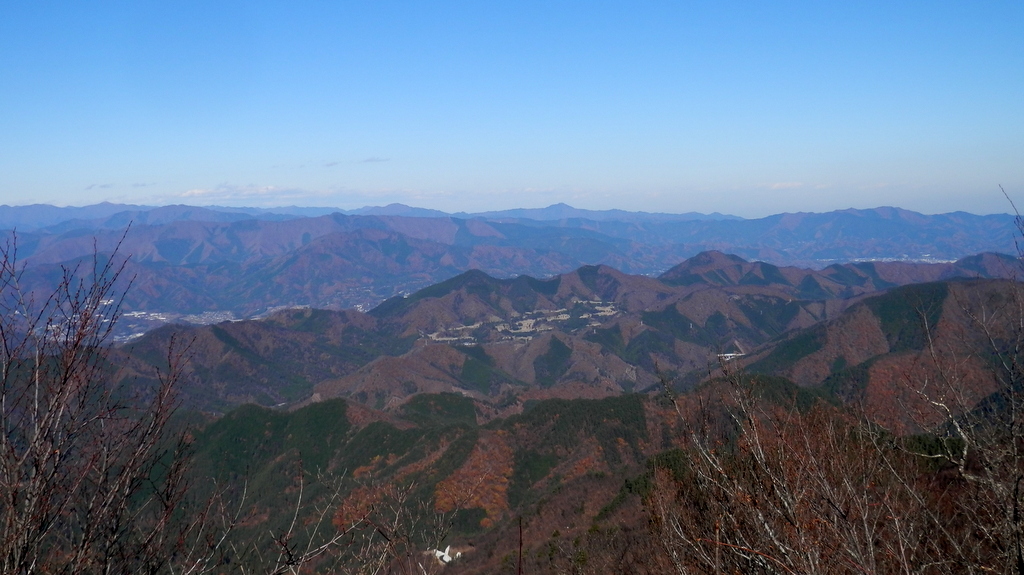 赤岩より、奥多摩、権現山稜、扇山など