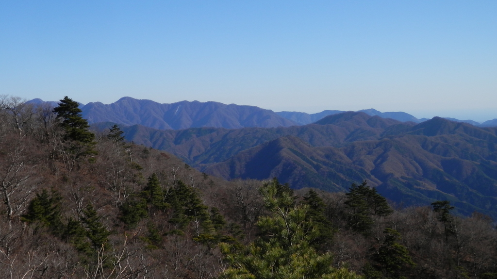 赤岩より、丹沢山塊を望む