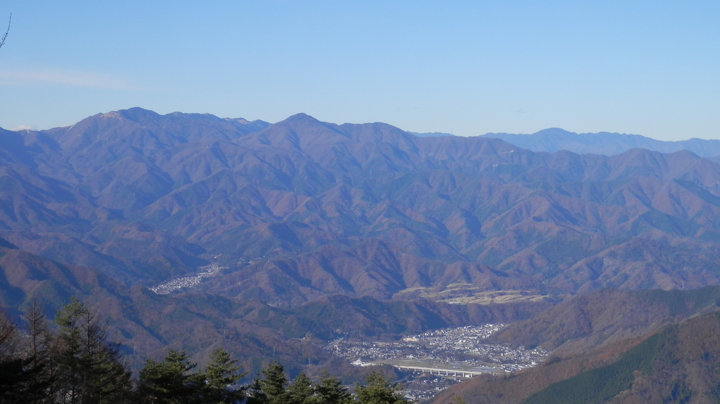 二十六夜山より、小金沢連嶺、雁ヶ腹摺山、リニア線