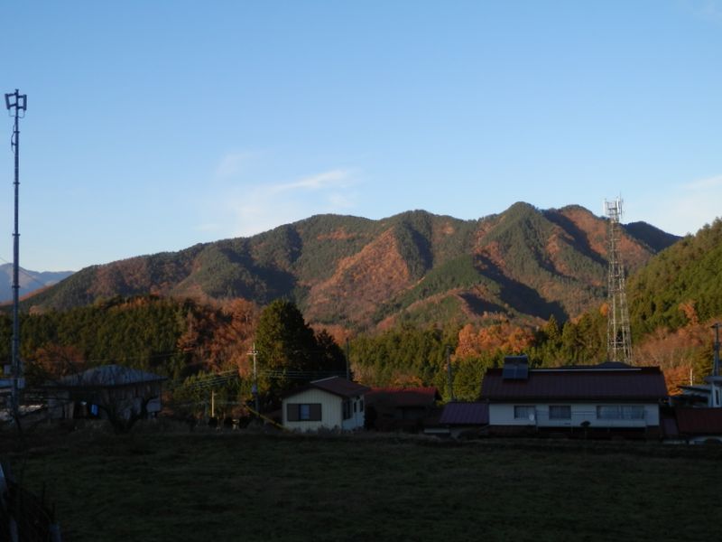 道志二十六夜山 -- 九鬼山と人里が見えた