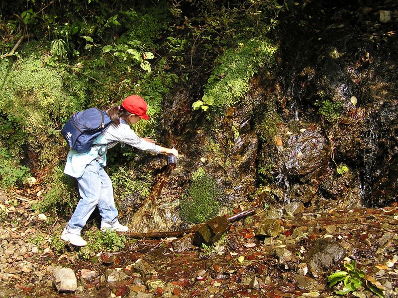鍋割山 -- ここで汲んだ水は終日役に立ちました