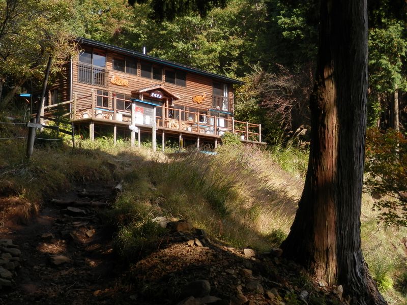 鍋割山稜 -- 大倉尾根の見晴茶屋
