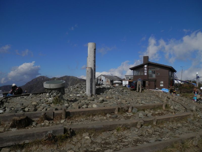 鍋割山稜 -- 塔ノ岳山頂に到着