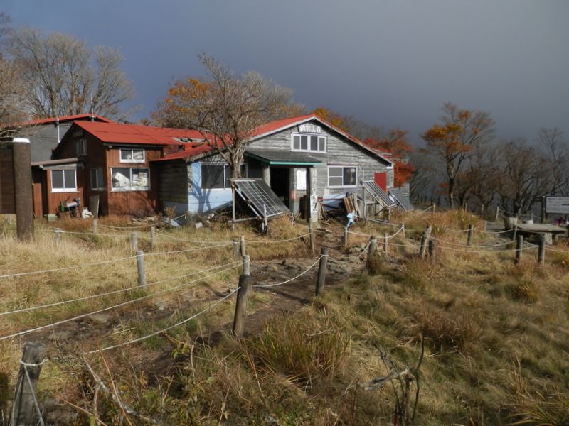 鍋割山稜 -- 鍋割山荘