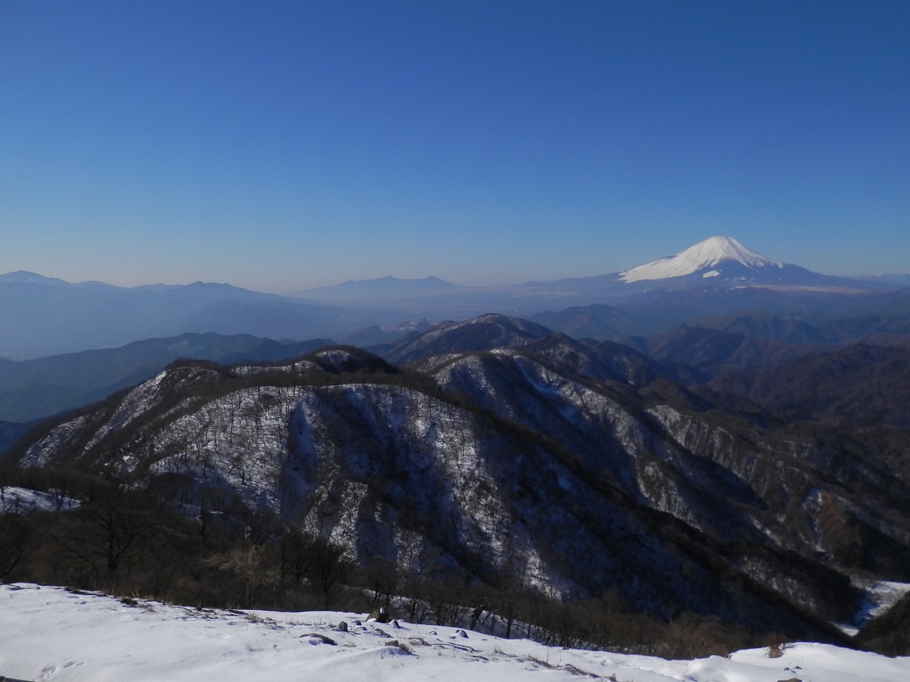 塔ノ岳より、鍋割山稜と檜岳山稜を望む