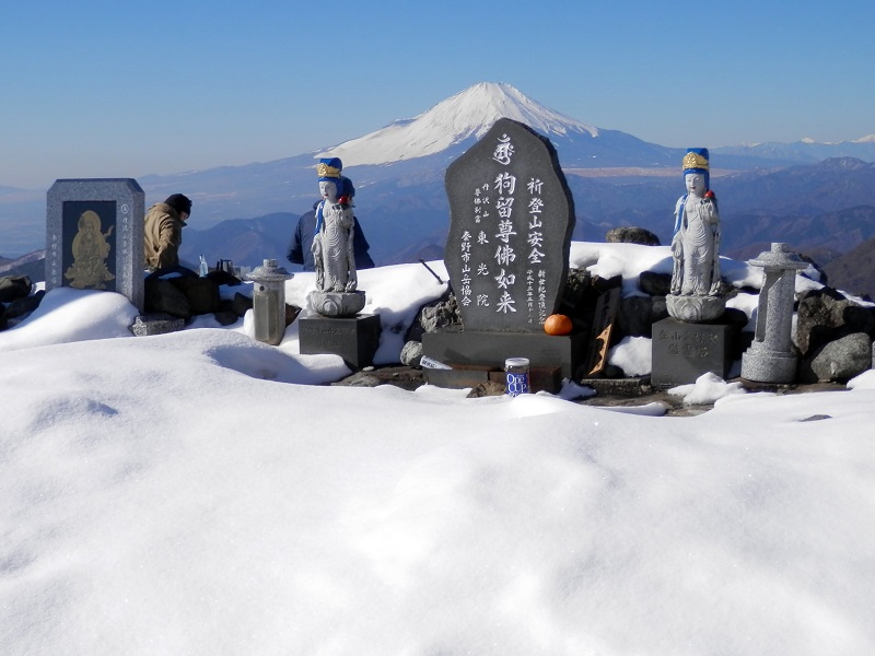 登山者の安全を見守る如来、菩薩像