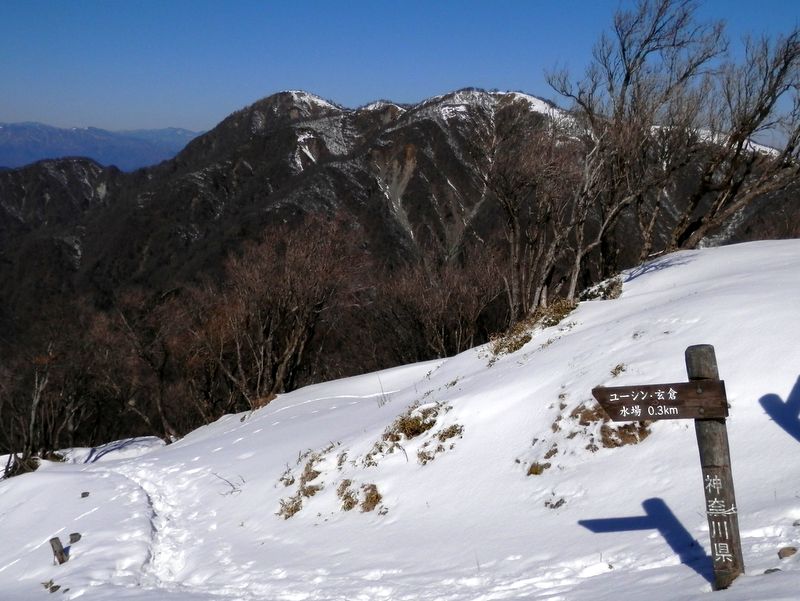塔ノ岳より、蛭ヶ岳と不動ノ峰を望む